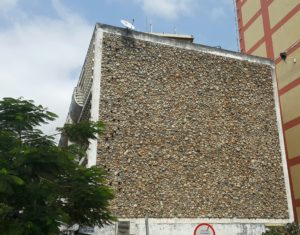 Maputo se argitektuur is uniek en die stad se inwoners is baie trots op die verskillende boustyle wat aangetref word.