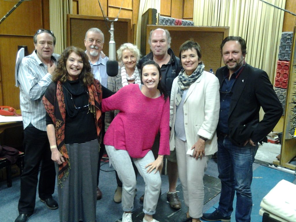 Voor v.l.n.r.: Juanita Swanepoel (ILSE NAUDÉ in haar latere lewe); Cintaine Schutte (jonger ILSE NAUDÉ); Susanne Beyers (ADA NAUDÉ) en André Weideman (jonger BEYERS NAUDÉ). Agter v.l.n.r.: Johann Nel (BEYERS NAUDÉ in sy latere lewe); Pieter Cillié (JOZUA NAUDÉ); Ronel Geldenhuys (Liesel) en Deon Lotz (FRANS).