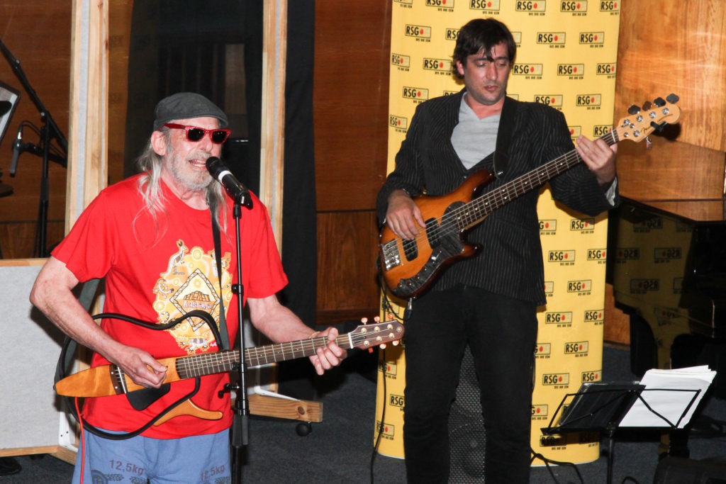 Musiek: Danzer met Anton Goosen, Zolani, David Kramer en ander