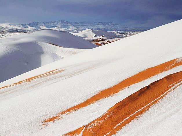 Sneeu in die Sahara woestyn