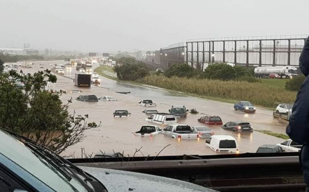 Vloede in KZN saai verwoesting