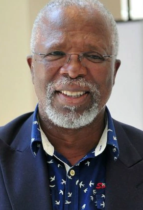 Koning Charles vereer John Kani